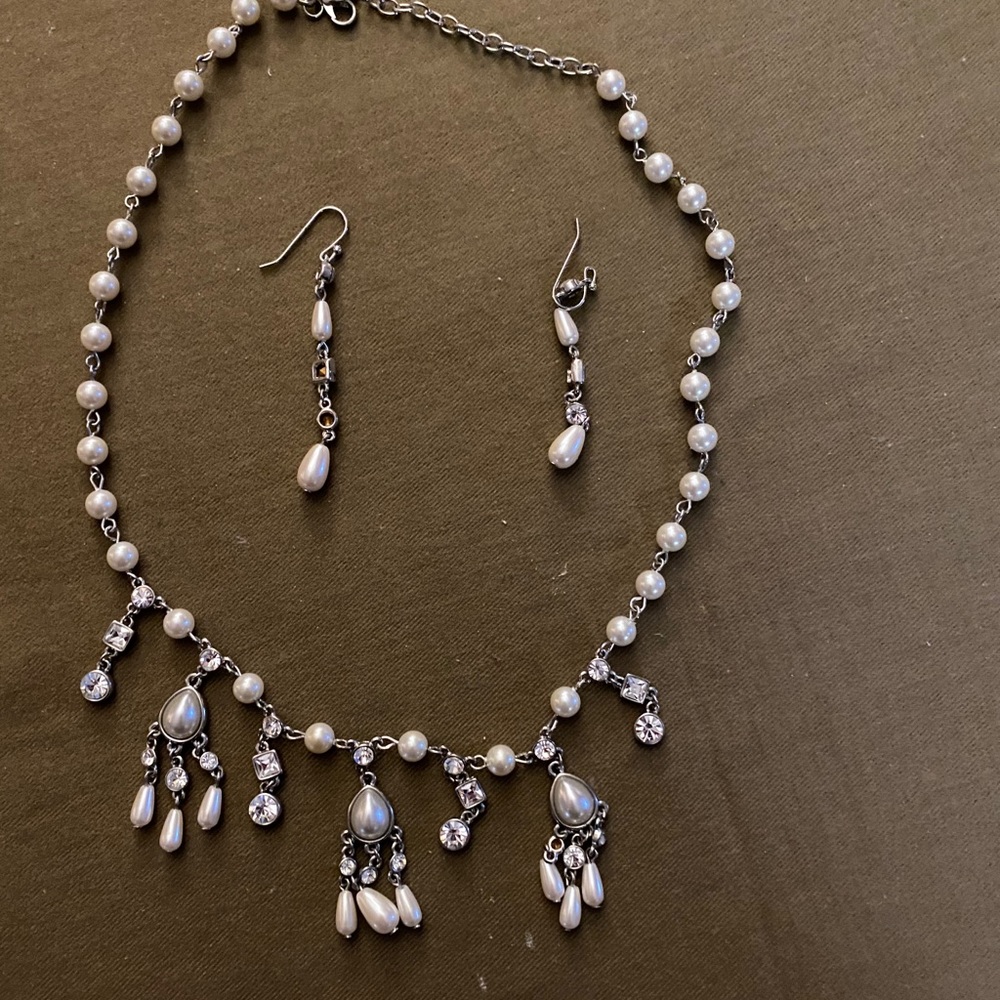 Beautiful necklace and earrings set
